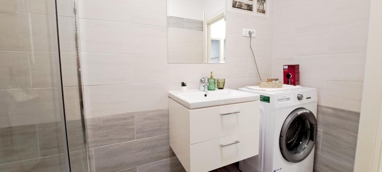 Relax Home Apartment Q Iasi Buitenkant foto